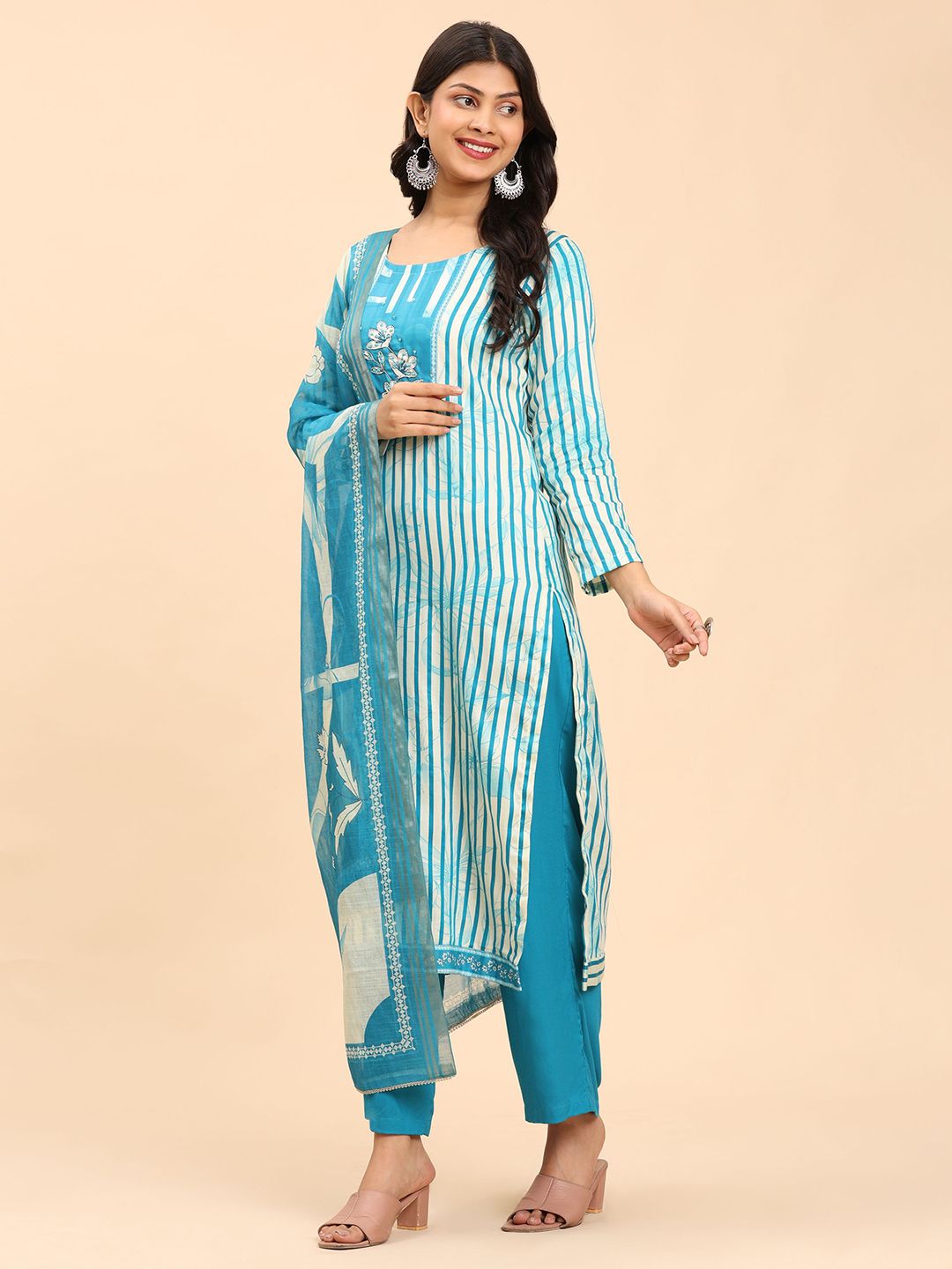 Mamicha Women Floral Printed Regular Pure Cotton Kurta with Palazzos & With Dupatta