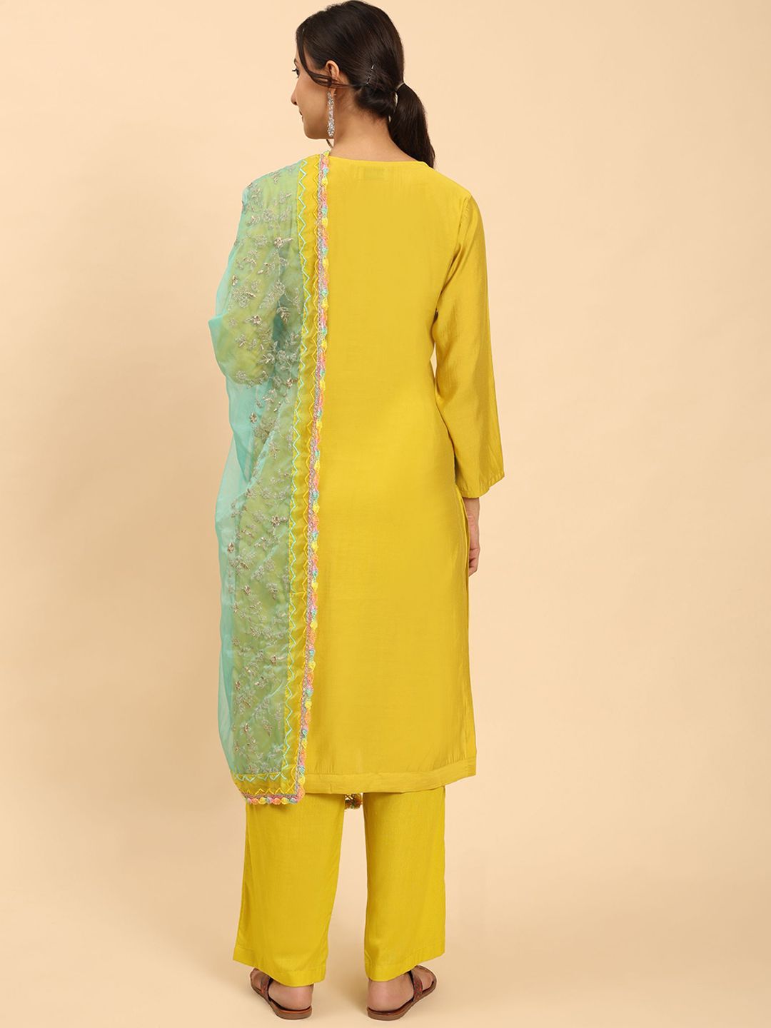 Mamicha Women Embroidered Thread Work Kurta