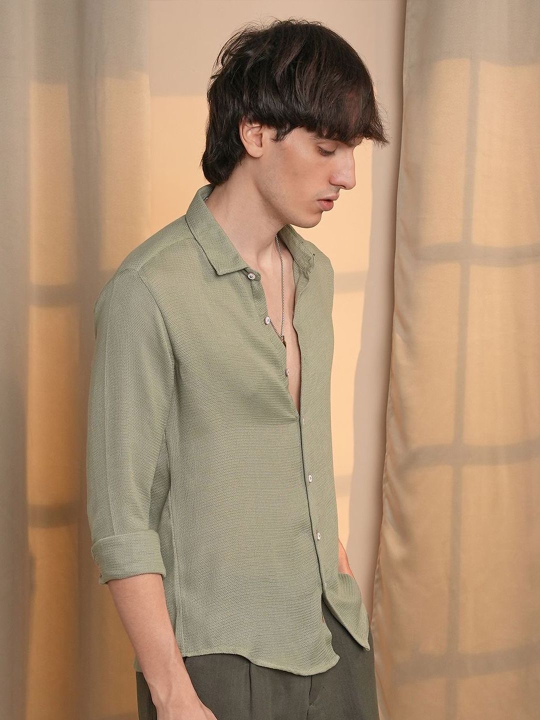 Campus Sutra Men Comfort Textured Opaque Casual Shirt