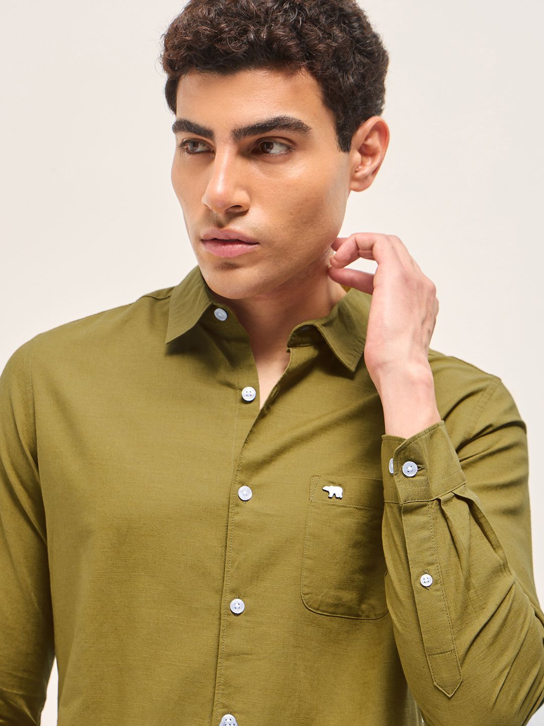 THE BEAR HOUSE Men Slim Fit Solid Spread Collar Casual Cotton Linen Shirt