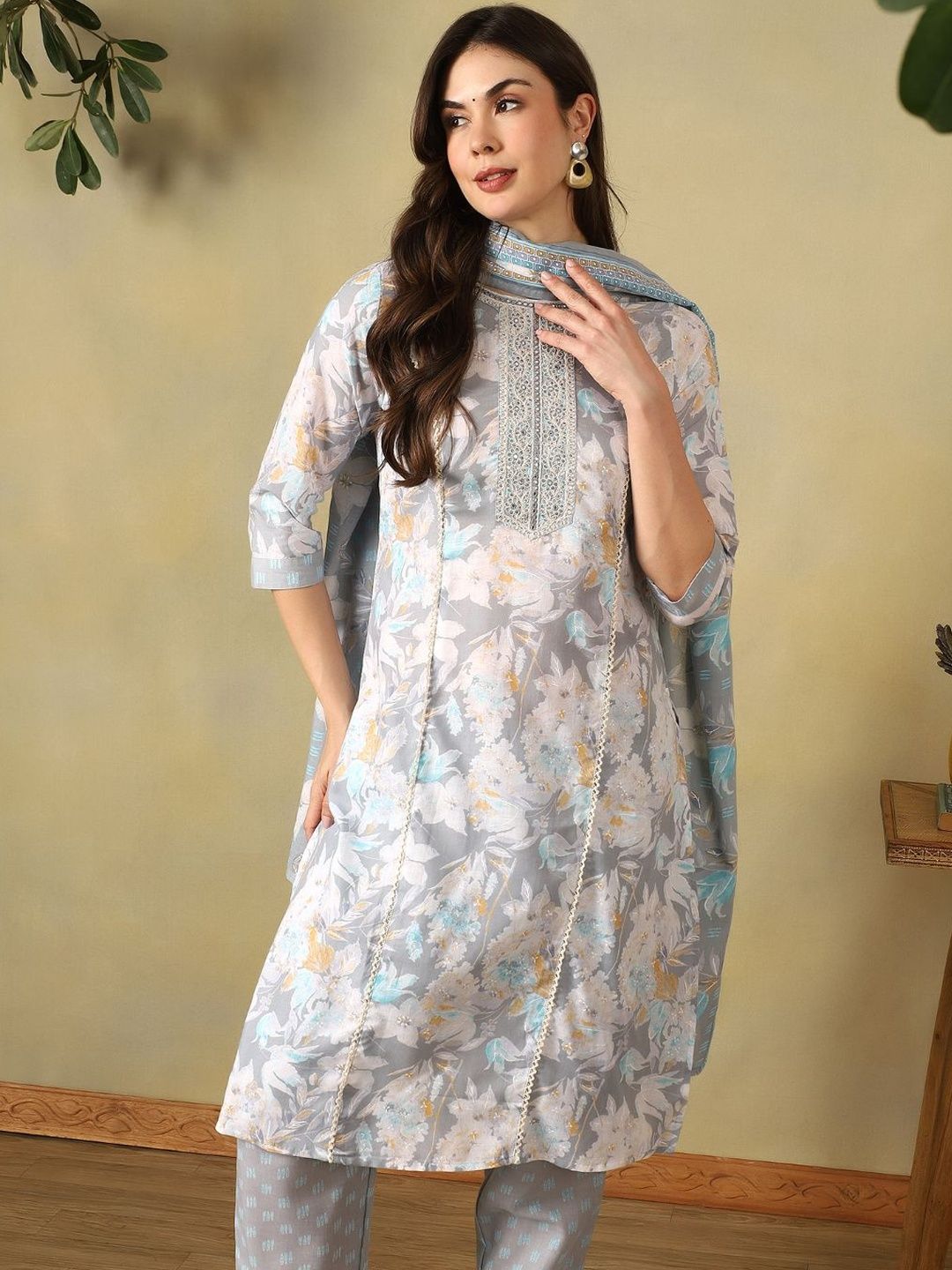 Mamicha Women Floral Printed Regular Mirror Work Pure Cotton Kurta with Trousers & With Dupatta