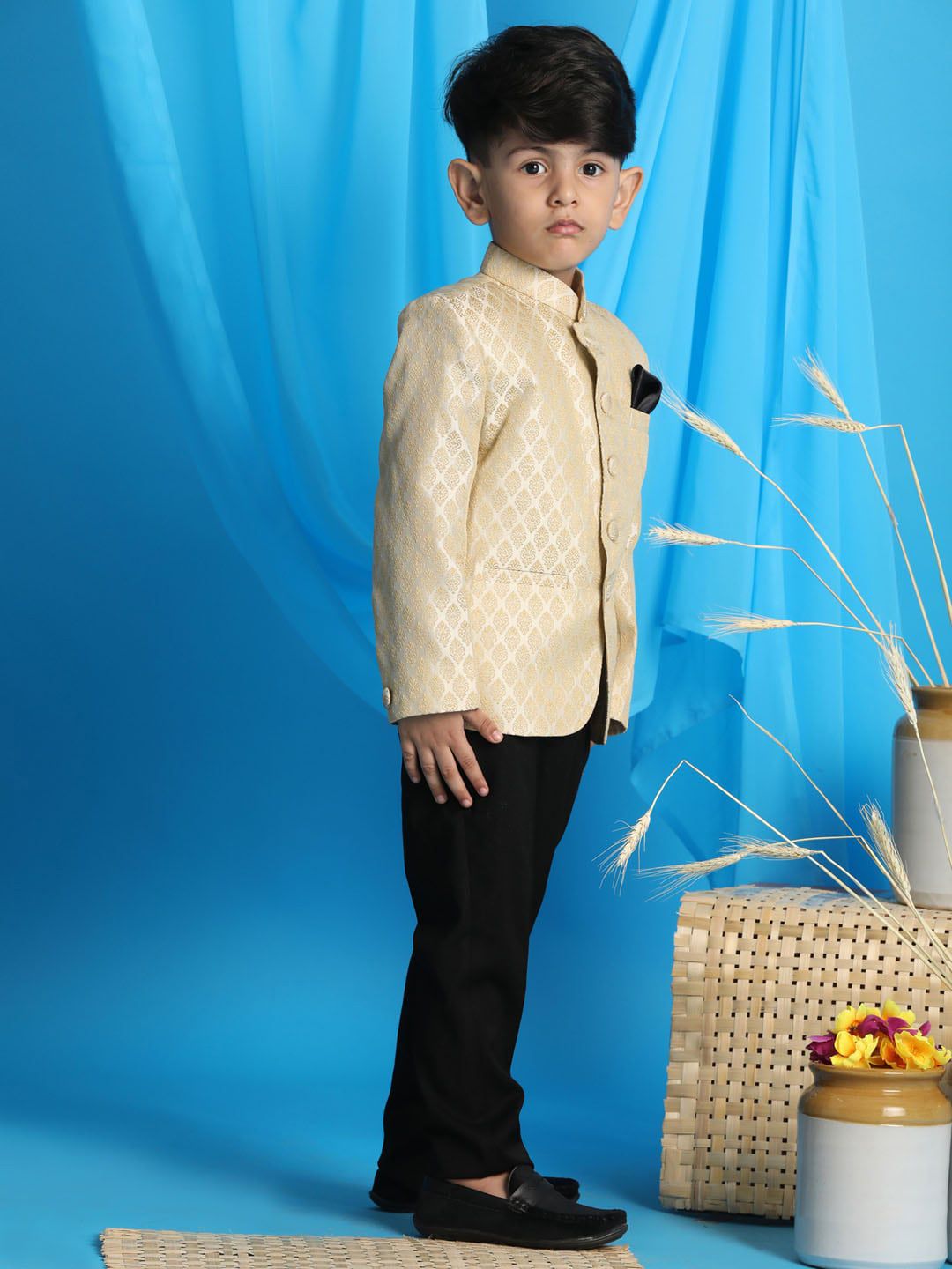 VASTRAMAY Boys Slim-Fit Woven Design Banarasi Jacquard Bandhgala Blazer