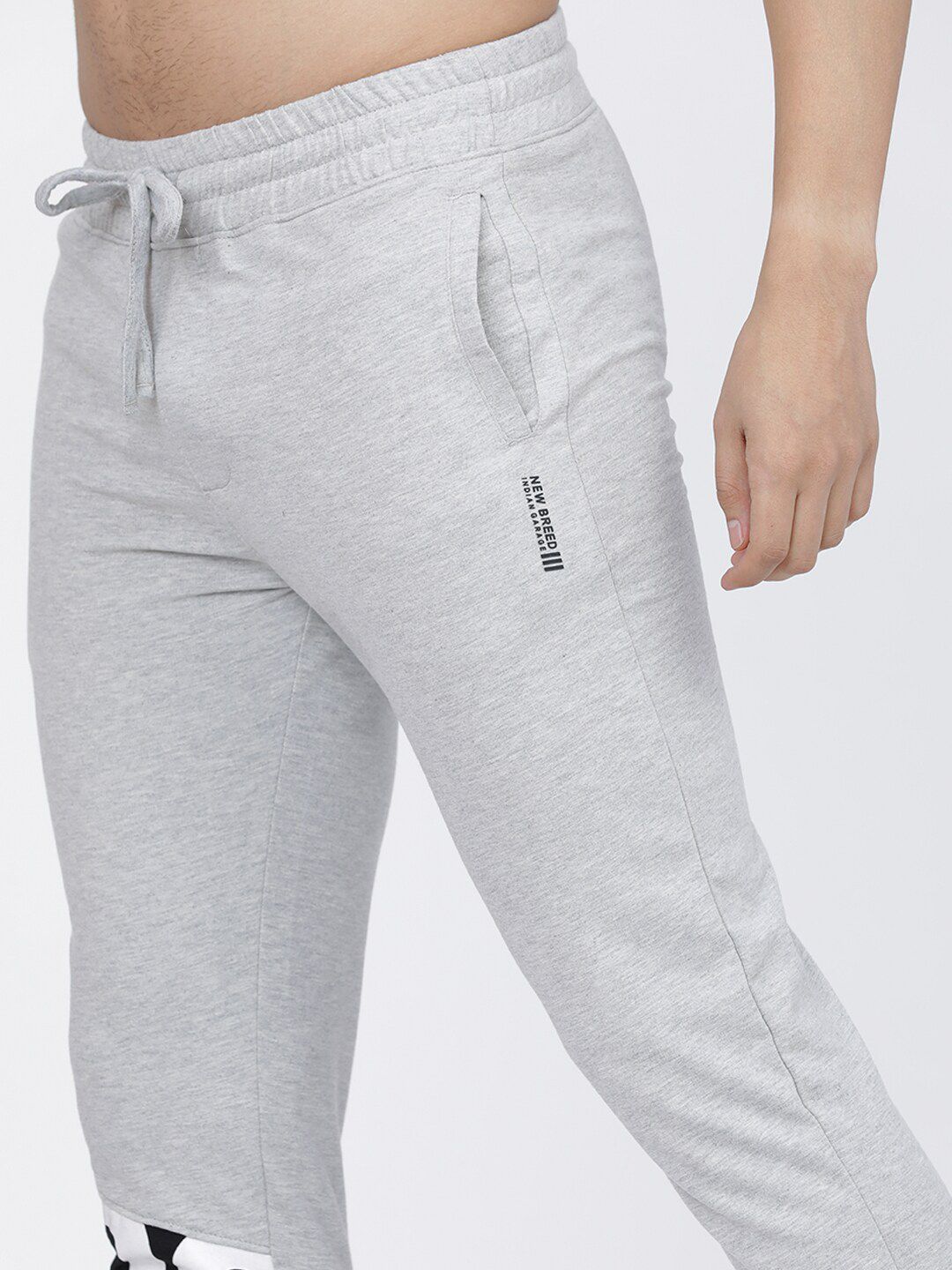The Indian Garage Co Men Grey Melange & Black Printed Slim-Fit Joggers