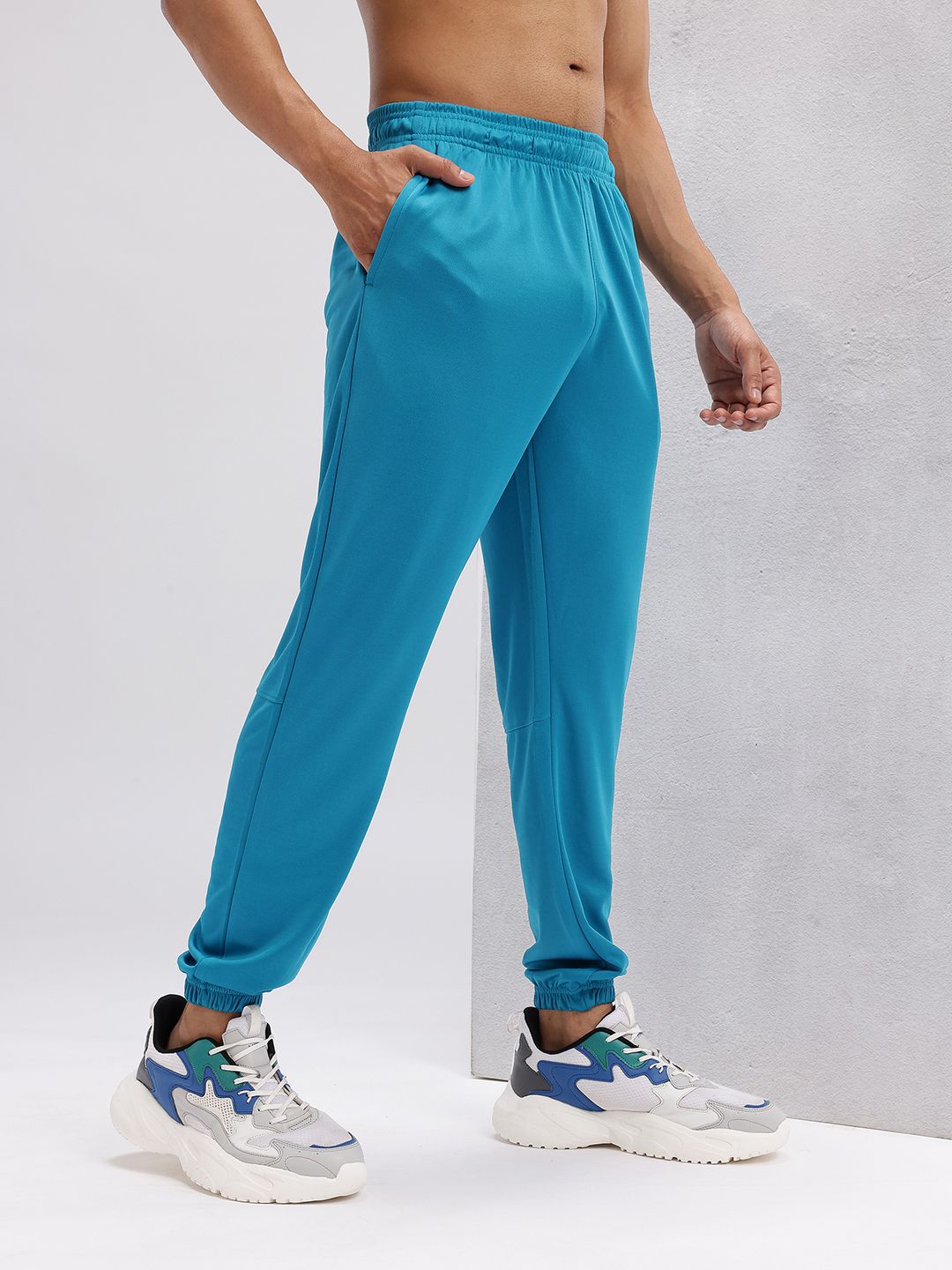 HRX by Hrithik Roshan Men Typography Print Detail Mid-Rise Rapid-Dry Running Joggers