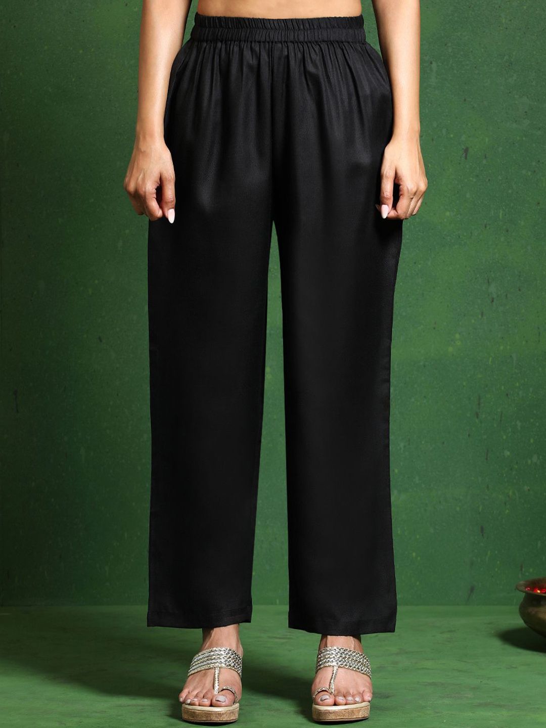 Varanga Thread Work Notch Neck Straight Kurta With Trousers And Dupatta