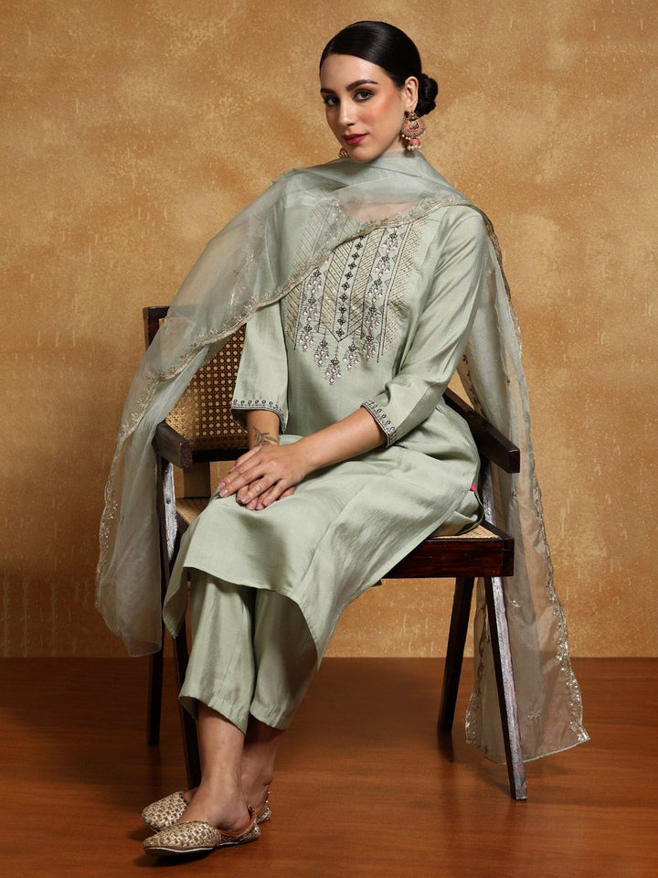 Varanga Women Floral Embroidered Regular Thread Work Kurta with Trousers & With Dupatta
