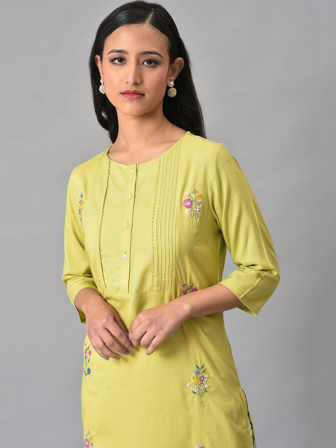 W Women Floral Embroidered Gotta Patti Kurta