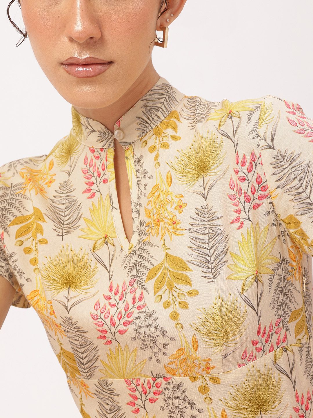DressBerry Sweet Serenity Floral Printed Keyhole Neck Sheath Mini Dress