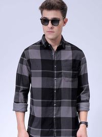 The Indian Garage Co Men Spread Collar Checked Casual Shirt