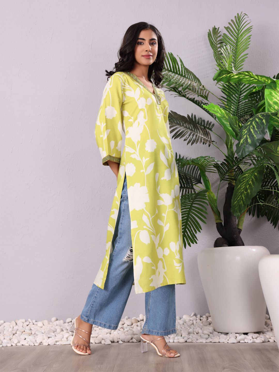 Varanga Women Floral Printed Flared Sleeves Sequinned Kurta