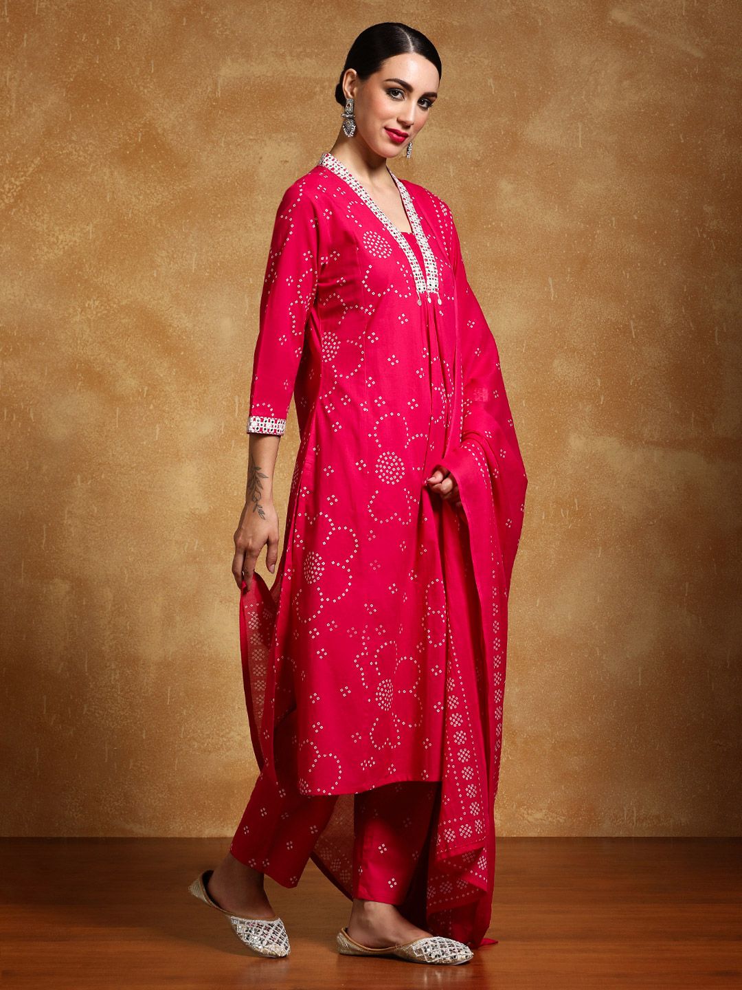 Varanga Women Bandhani Printed Regular Kurta with Trousers & With Dupatta