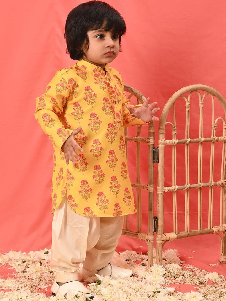 VASTRAMAY Boys Floral Printed Gotta Patti Mandarin Collar Kurta With Patiala