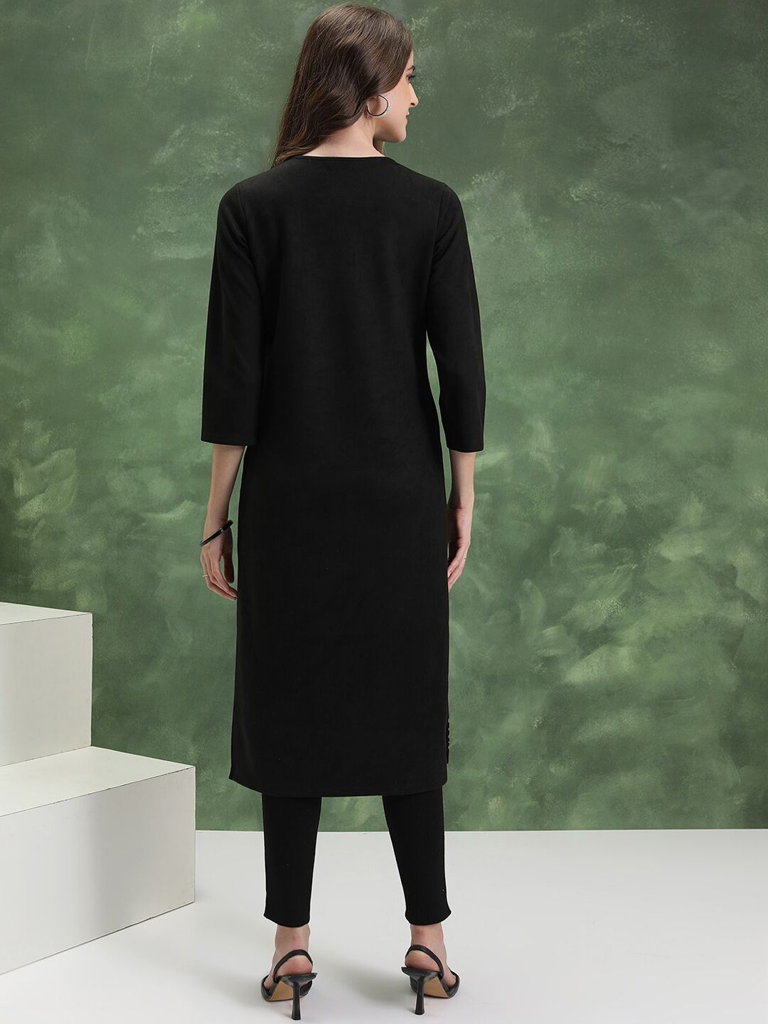 Vishudh Yoke Design Round Neck Straight Kurta