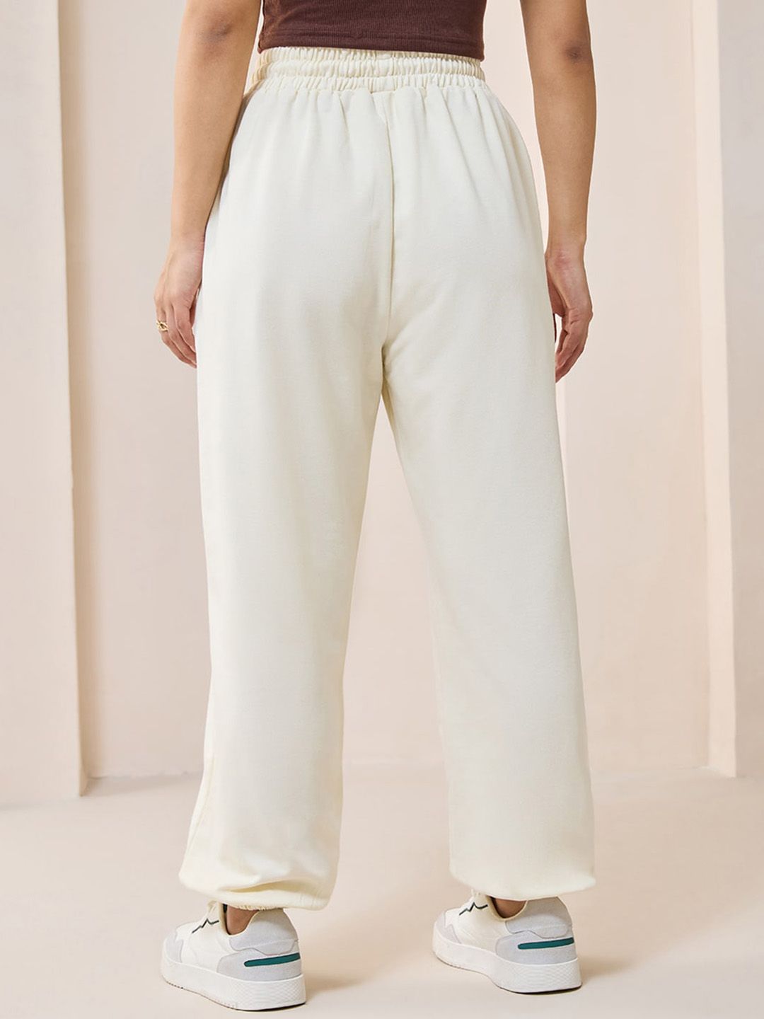 Bewakoof Gardenia Beige Wanita Besar Santai Fit Cotton Jogger