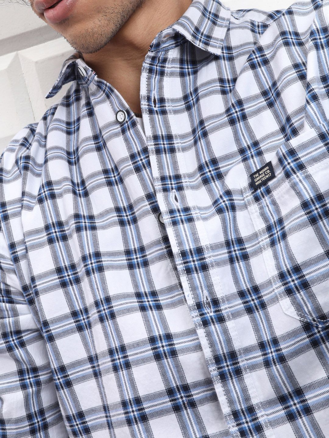The Indian Garage Co Men White & Blue Slim Fit Checked Casual Shirt