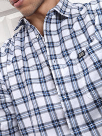 The Indian Garage Co Men White & Blue Slim Fit Checked Casual Shirt
