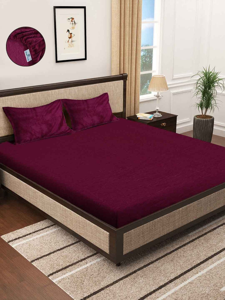KLOTTHE Maroon Solid Dilengkapi Cadar King Bulu 300 TC Dengan 2 Sarung Bantal