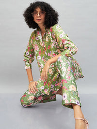SASSAFRAS Women Floral Printed Mid Rise Straight Fit Regular Trousers