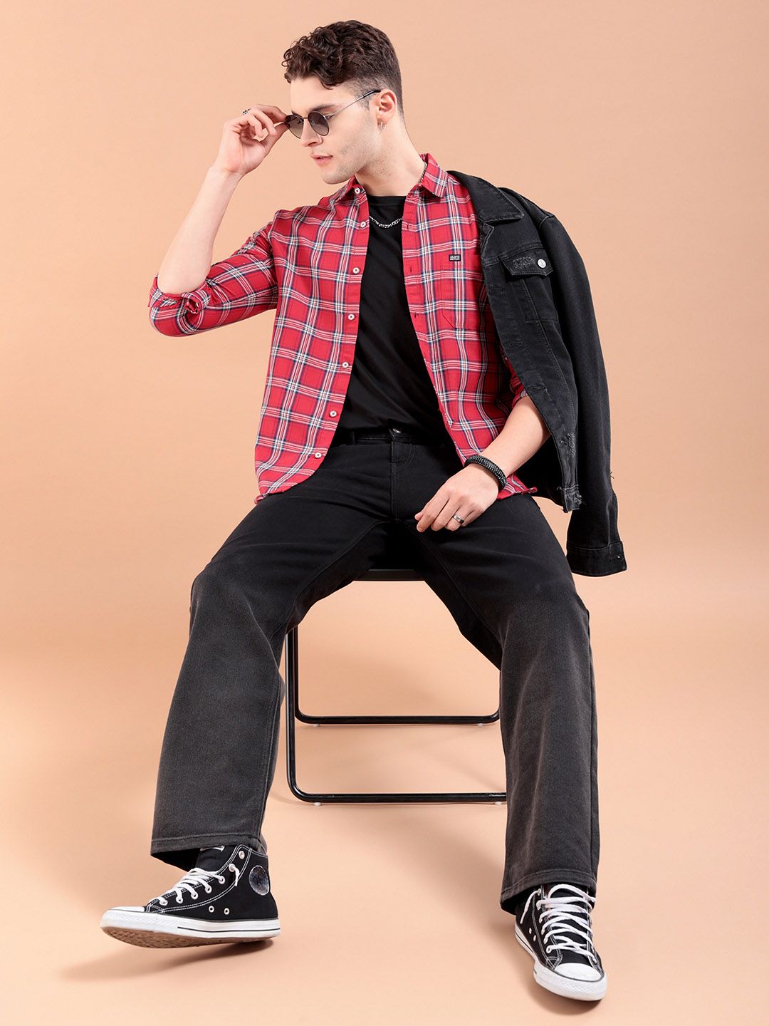 The Indian Garage Co Men Red & White Slim Fit Checked Casual Shirt