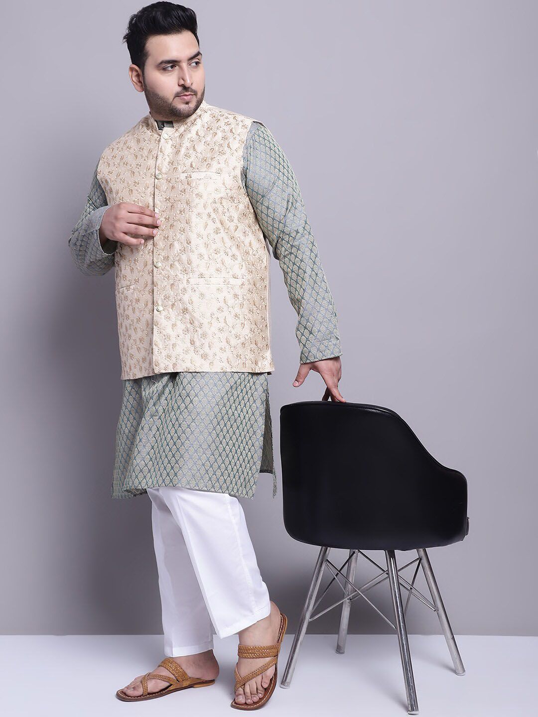 SOJANYA PLUS Rekaan Tenun Etnik Kurta & Piyama Lurus Biasa Dengan Jaket Nehru