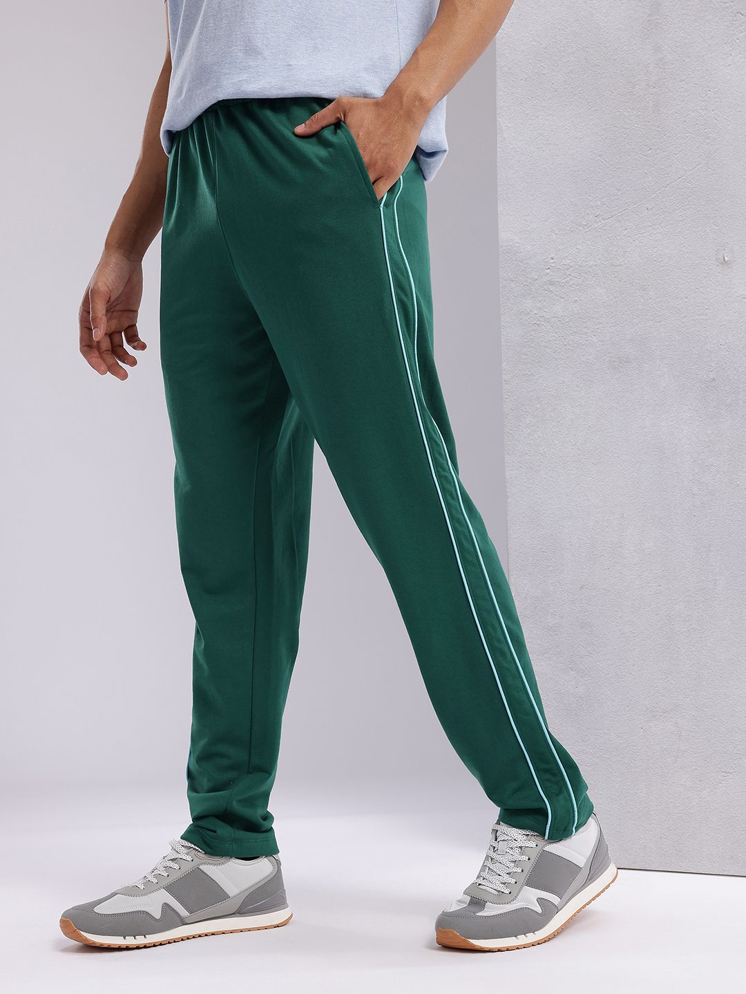 HRX by Hrithik Roshan Men Contrast Piping Mid-Rise Lifestyle Track Pants