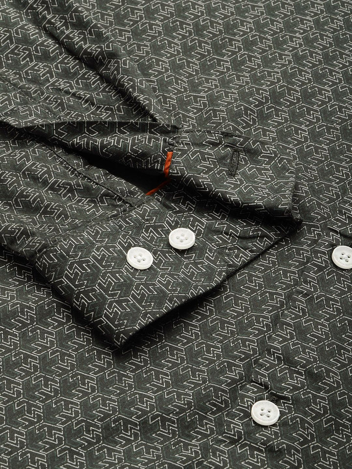 Park Avenue Pure Cotton Slim Fit Geometric Printed Casual Shirt