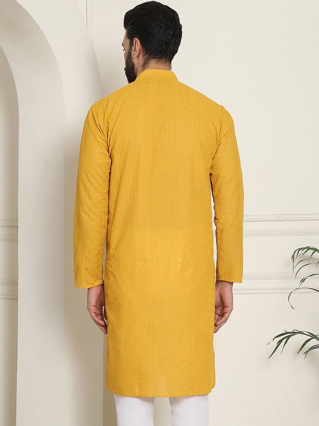 SOJANYA Geometric Embroidered Thread Work Mandarin Collar Pure Cotton Straight Kurta