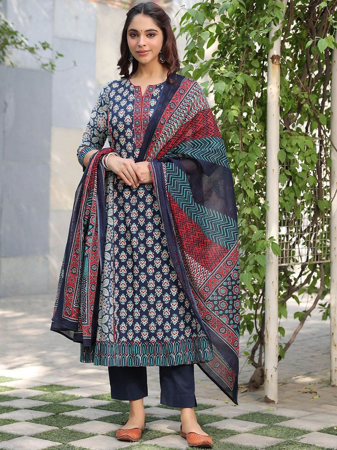 Rain &amp; Rainbow Wanita Motif Etnik Bercetak Manik Biasa dan Batu Kurta Kapas Tulen dengan Seluar &amp; Dengan