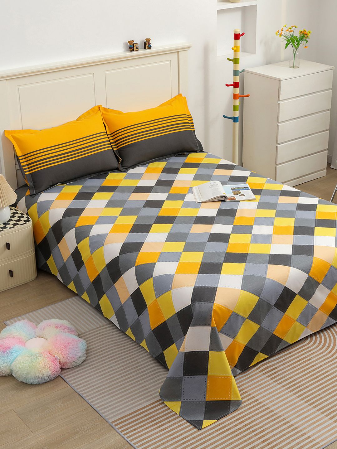 Story@home Grey Yellow Geometric 144 TC Queen Bedsheet with 2 Pillow Covers