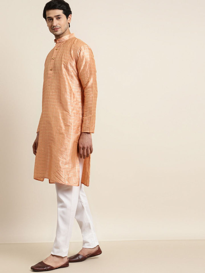 SOJANYA Kurta Berpetak Lelaki Berwarna Peach & Berton Emas