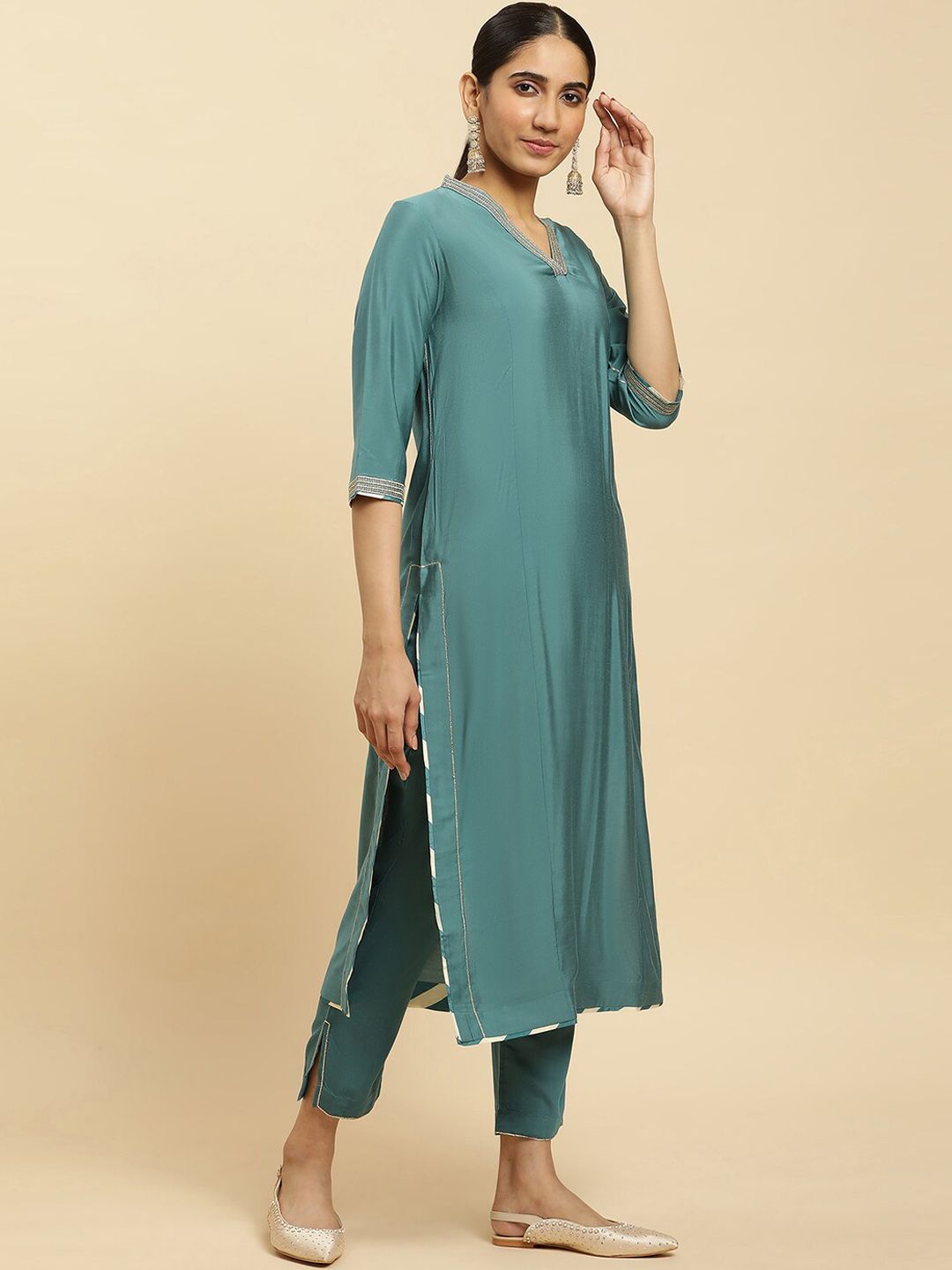 W V-Neck Kurta With Trousers & Dupatta