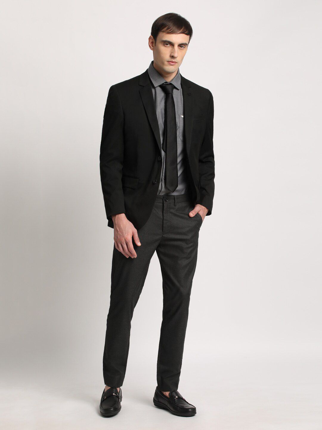 THE BEAR HOUSE Men Solid Tailored Fit Spread Collar Casual Shirt