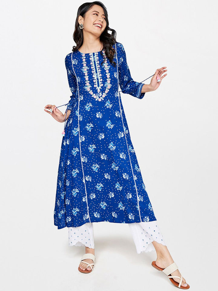 Global Desi Women White Printed Straight Fit Trousers