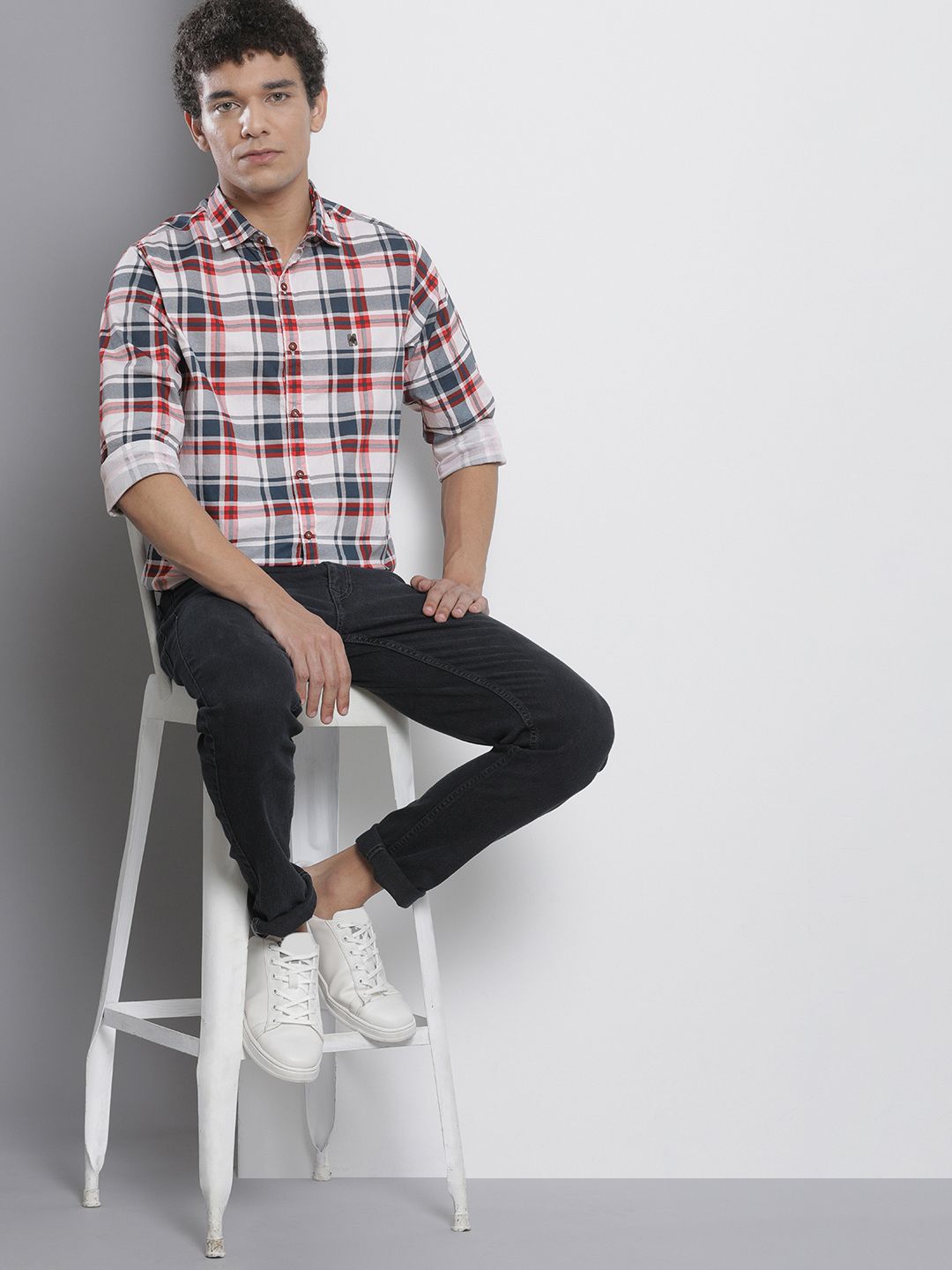 The Indian Garage Co Men White & Red Checked Pure Cotton Casual Shirt