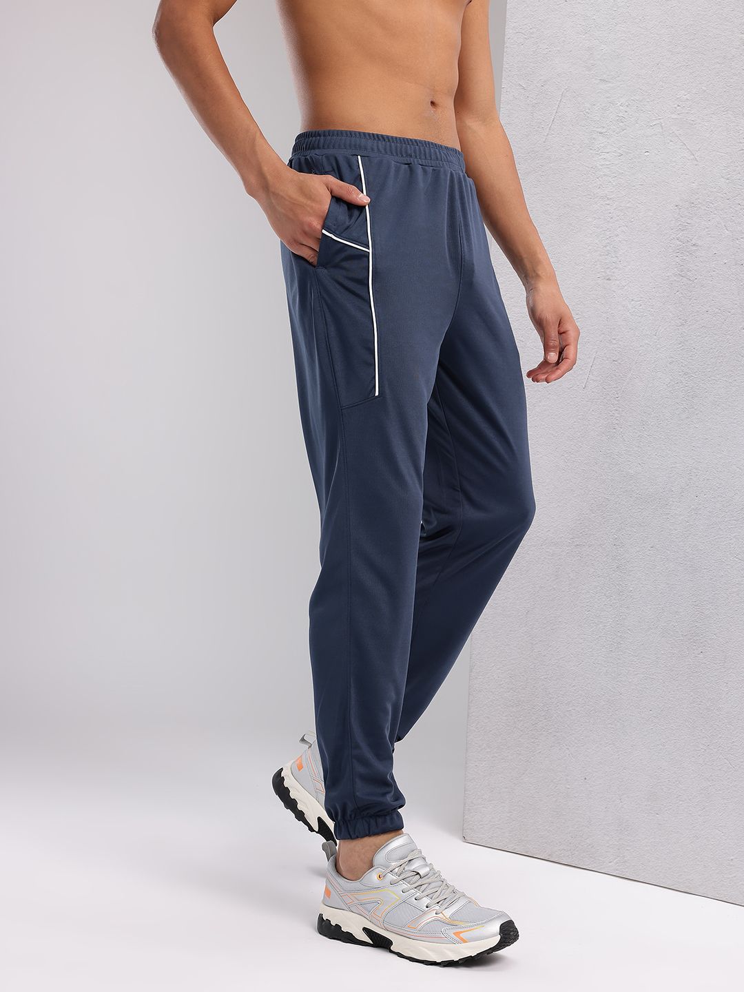 HRX by Hrithik Roshan Men Brand Logo Printed Mid-Rise Rapid-Dry Training Joggers
