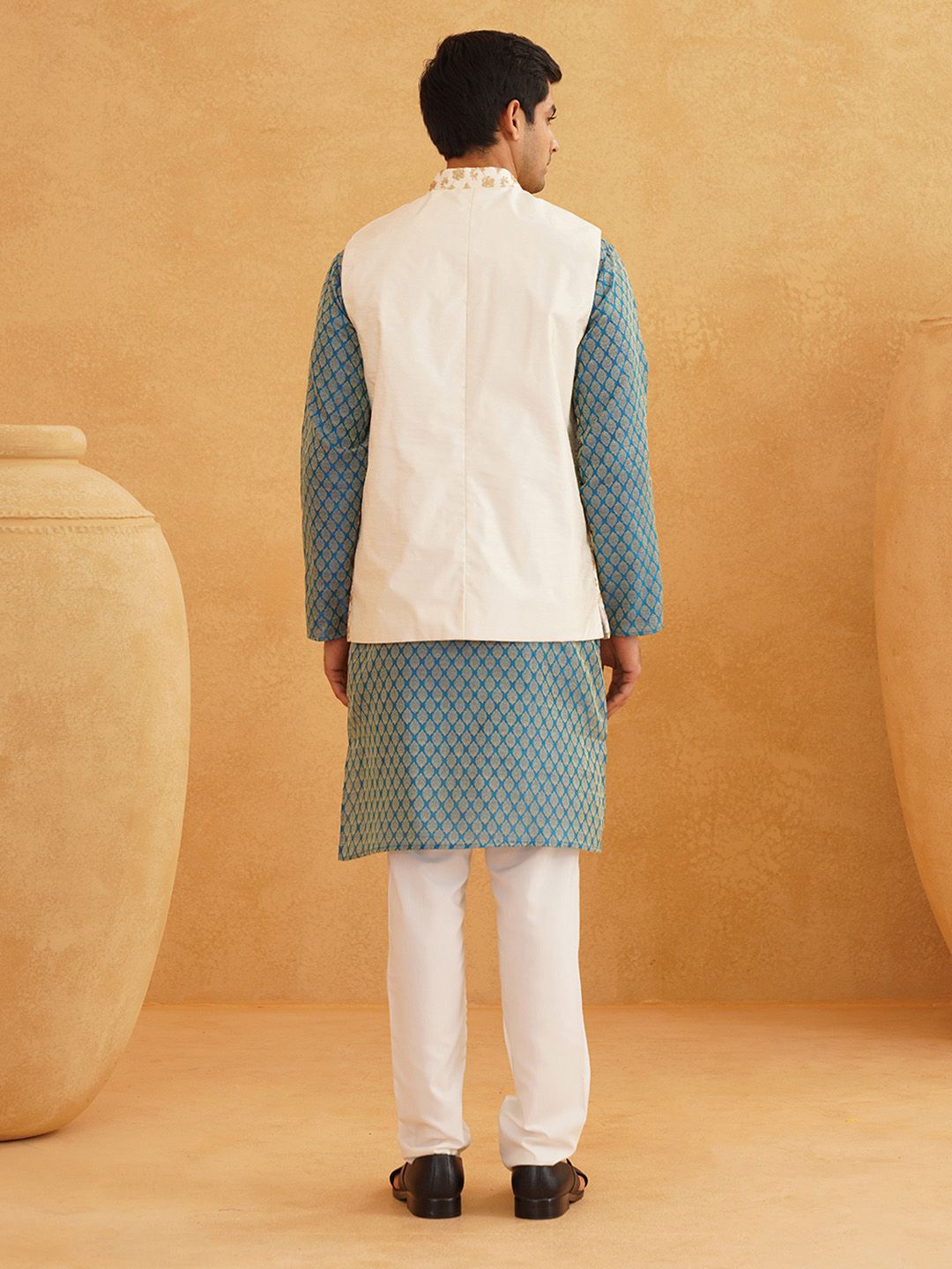 SOJANYA Men Blue Ethnic Motifs Kurta with Pyjamas & Nehru Jacket