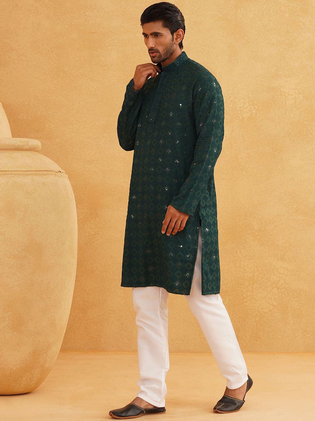 SOJANYA Benang Kolar Mandarin Bersulam Geometrik Berfungsi Kurta Kapas Tulen Dengan Churidar