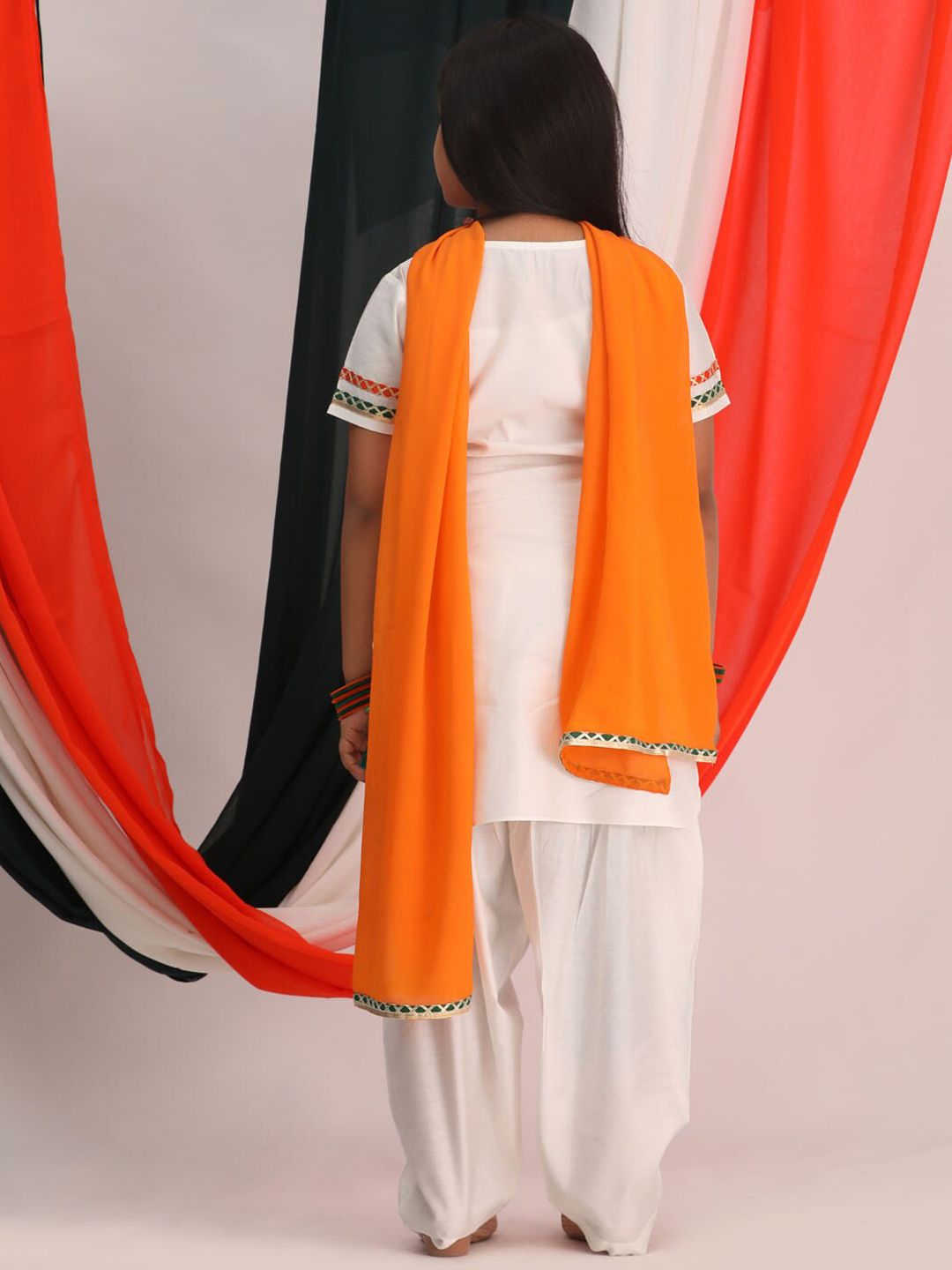 VASTRAMAY Girls White Yoke Design Regular Gotta Patti Kurta & Patiala With Dupatta