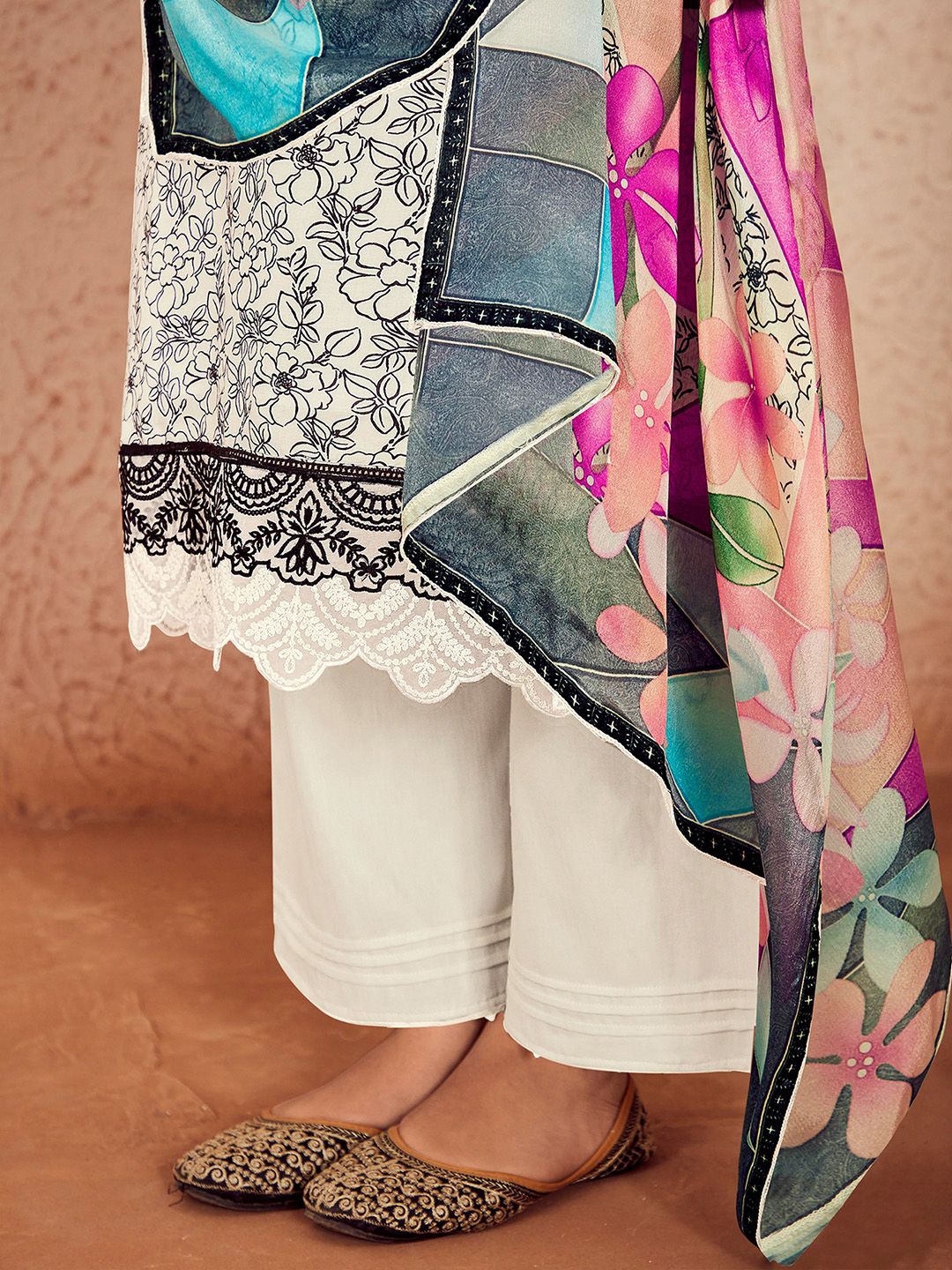Indo Era Women Floral Printed Regular Thread Work Kurta with Trousers & With Dupatta