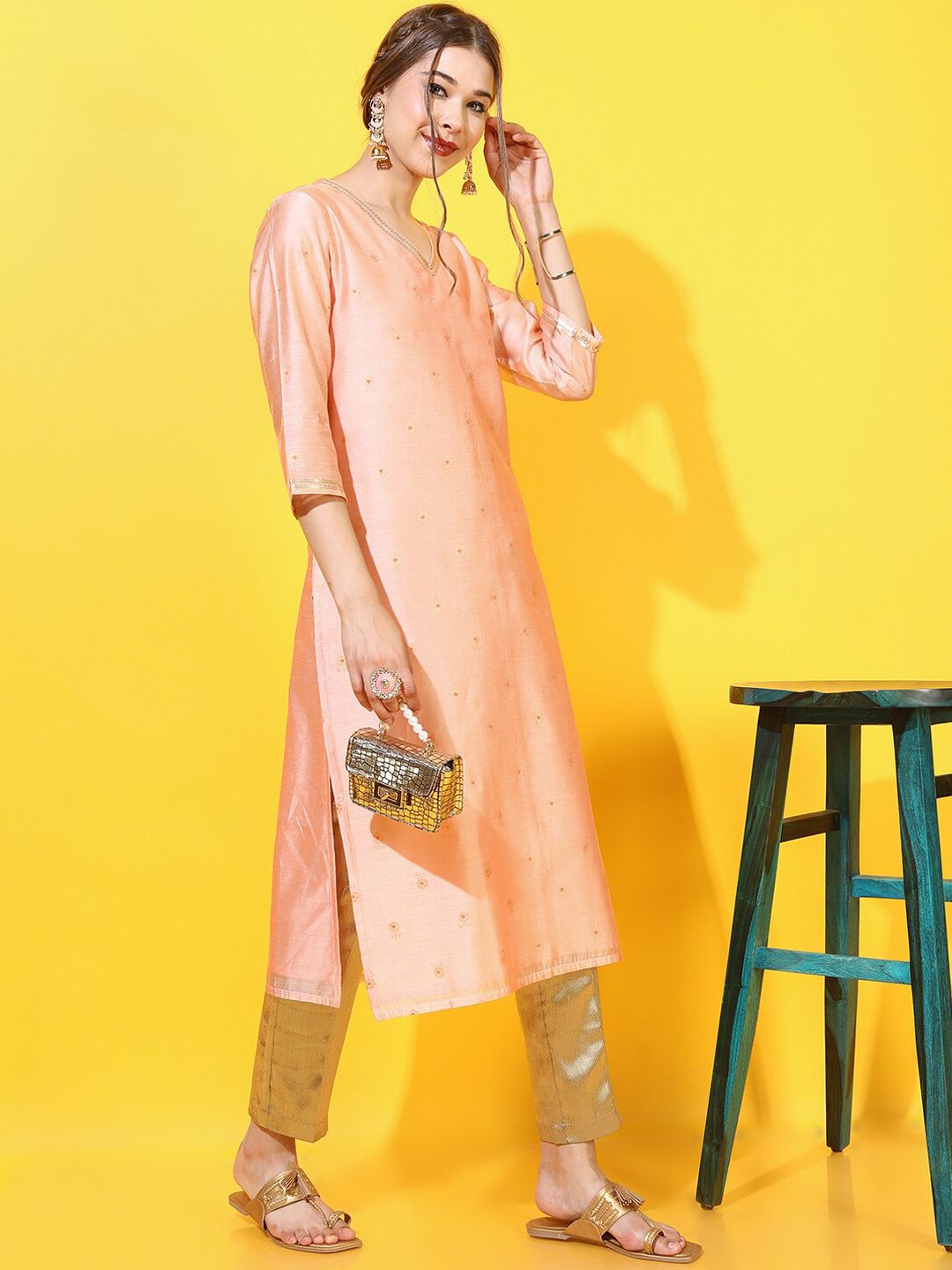 Vishudh Women Peach-Coloured Geometric Embroidered Kurta