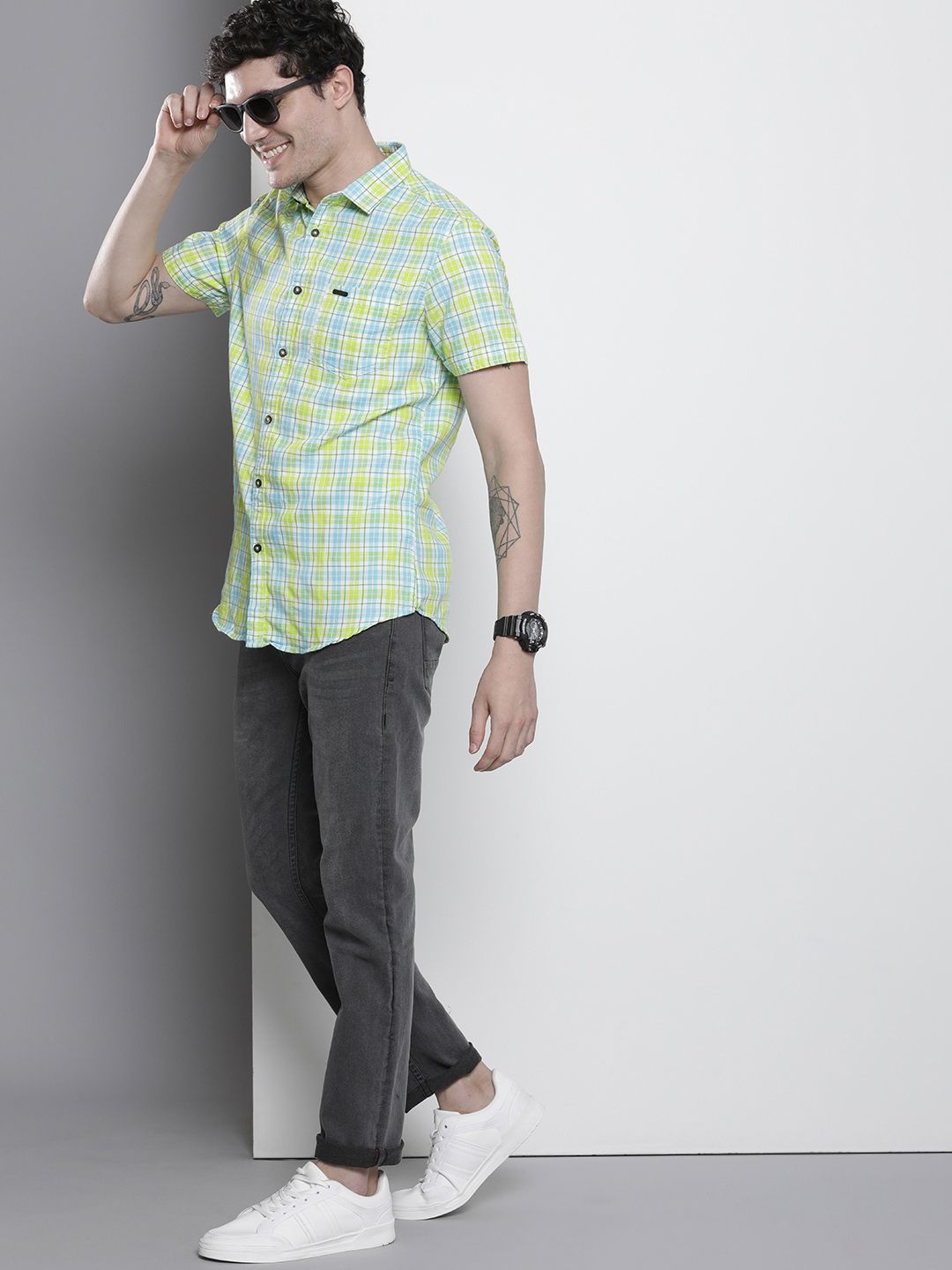 The Indian Garage Co Men Slim Fit Opaque Checked Casual Shirt