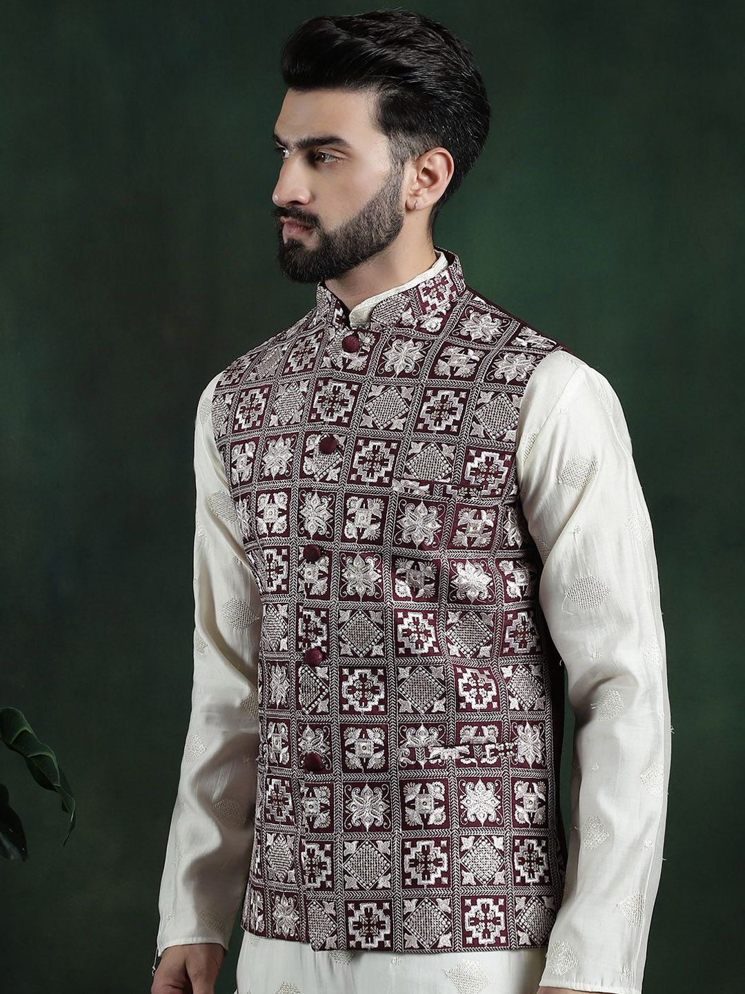 SOJANYA Men Embroidered Nehru Jackets