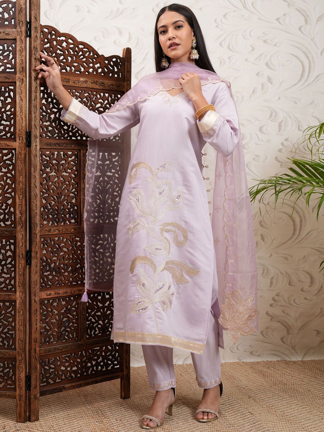 Vishudh Purple Ethnic Motifs Embroidered V Neck Straight Kurta & Trousers With Dupatta