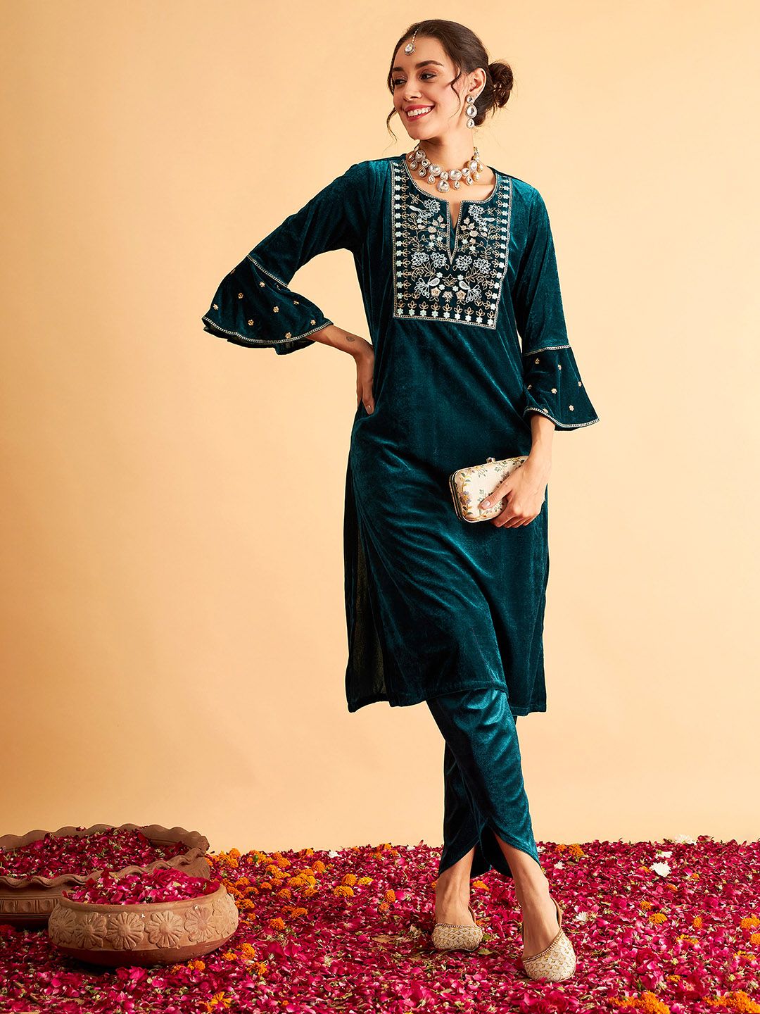 Shae by SASSAFRAS Women Green & Golden Yoke Design Velvet Finish Straight Kurta