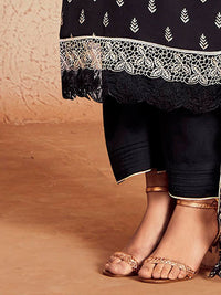 Indo Era Women Floral Printed Regular Thread Work Kurta Trousers With Dupatta