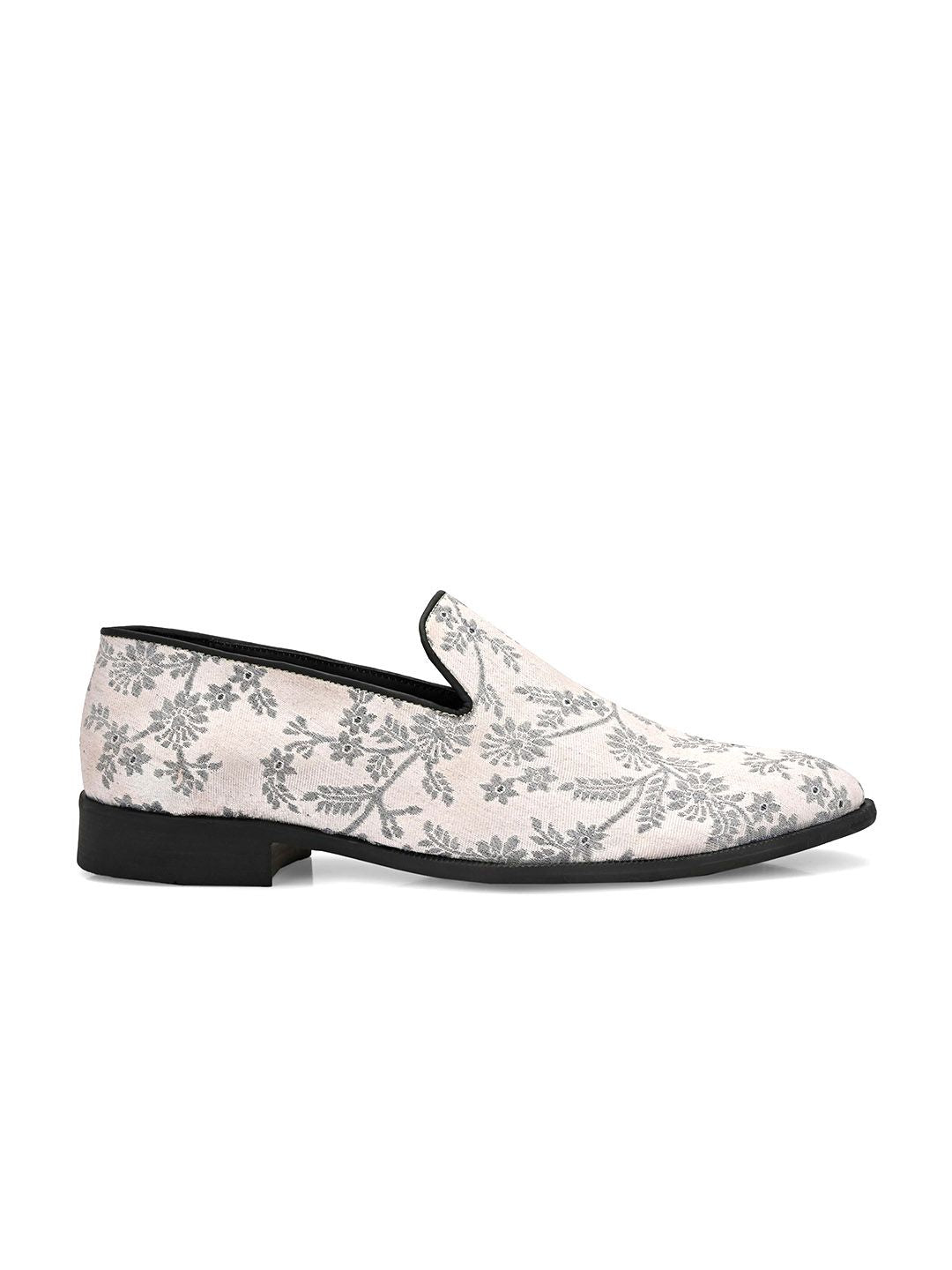 House of Pataudi Men Embroidered Casual Slip On Mojaris