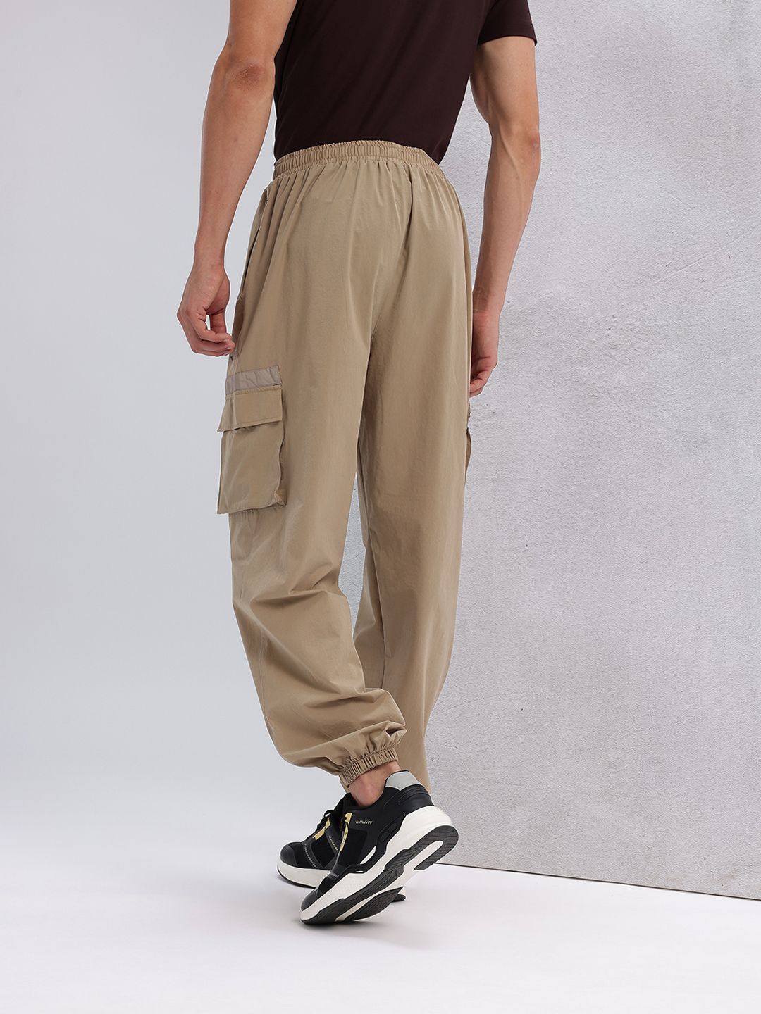 HRX by Hrithik Roshan Men Panelled Mid-Rise Lifestyle Cargo Style Joggers