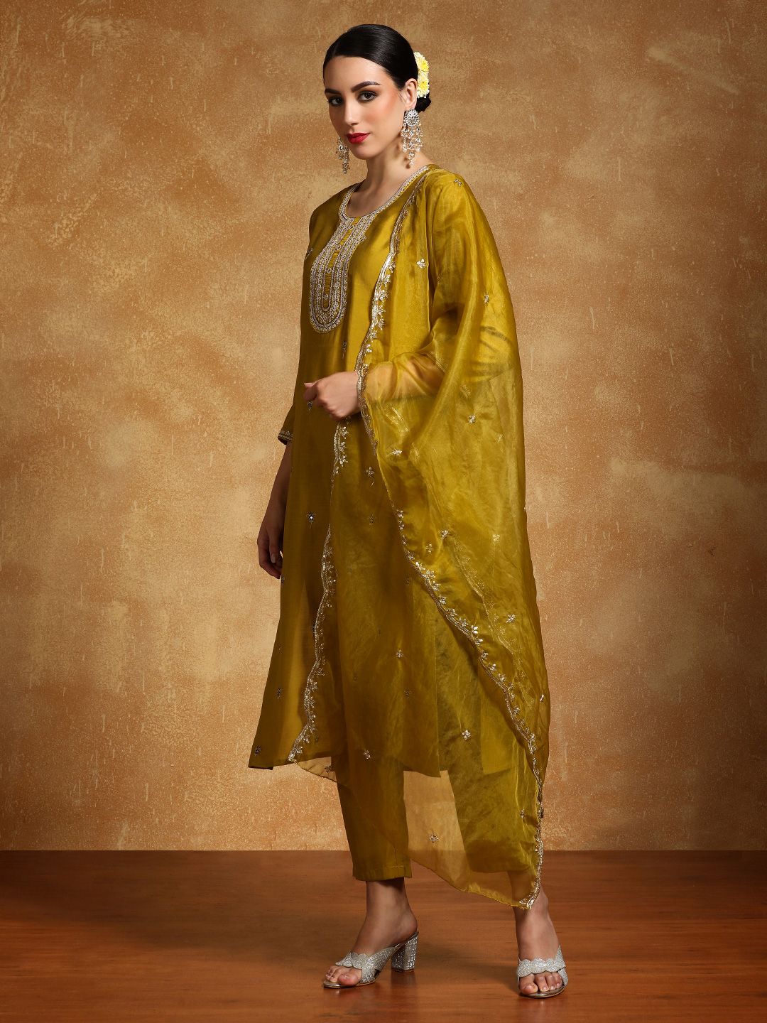 Varanga Floral Embroidered Zari Straight Kurta With Trousers And Dupatta