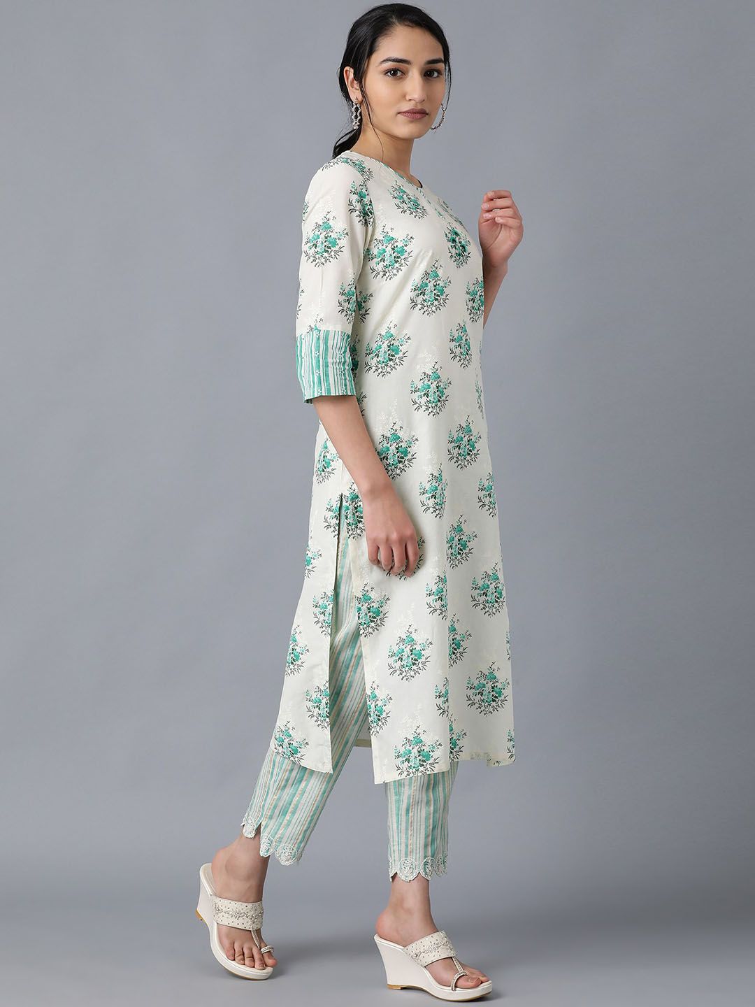 W Women Ethnic Motifs Embroidered Keyhole Neck Flared Sleeves Sequinned Kurta