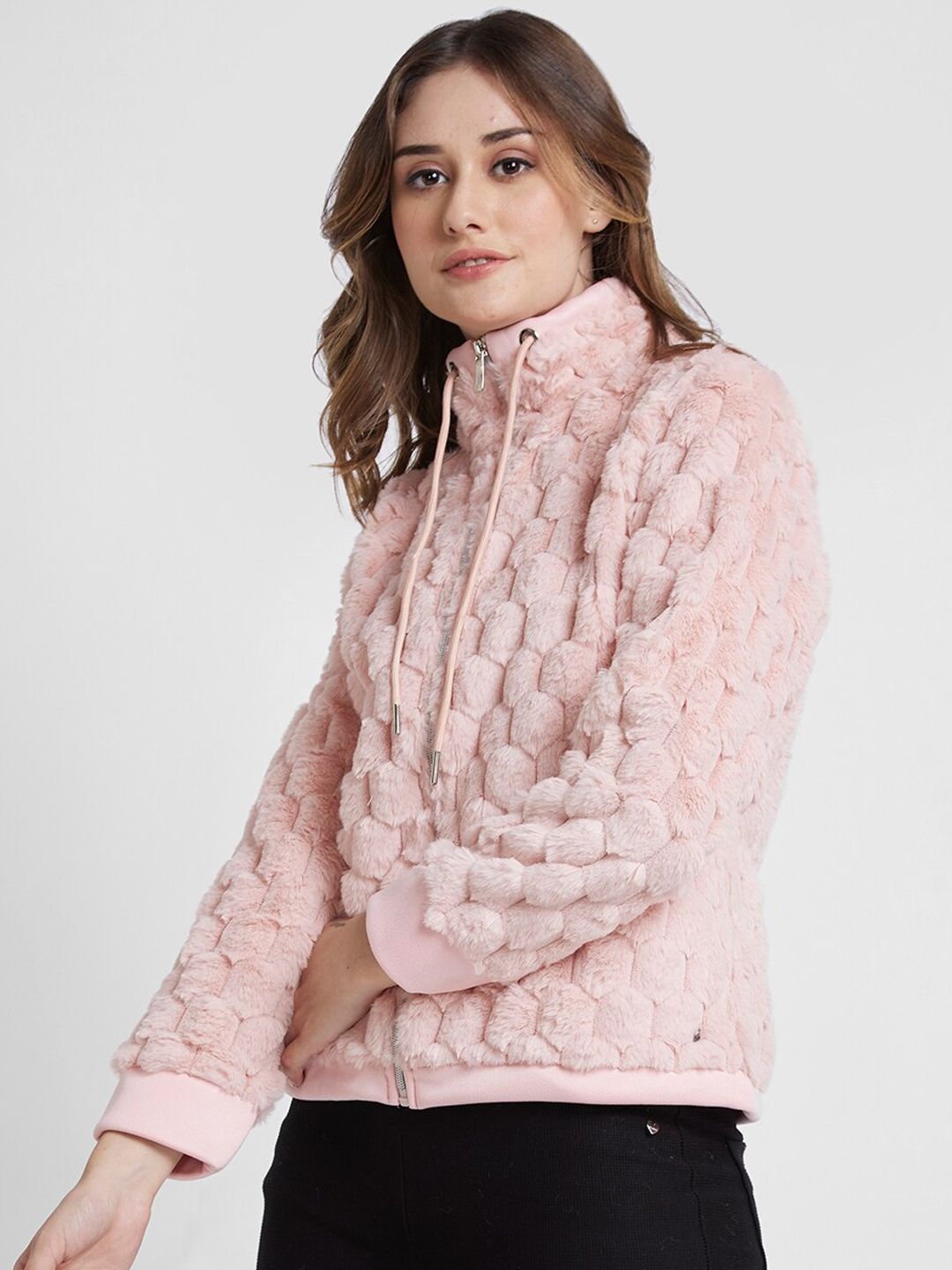 Jaket Kapas Berdiri Spykar Stand dengan Trim Faux Fur